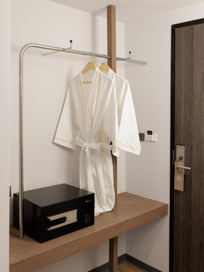 Pure Eleven Hotel Bangkok Makkasan Ngoại thất bức ảnh