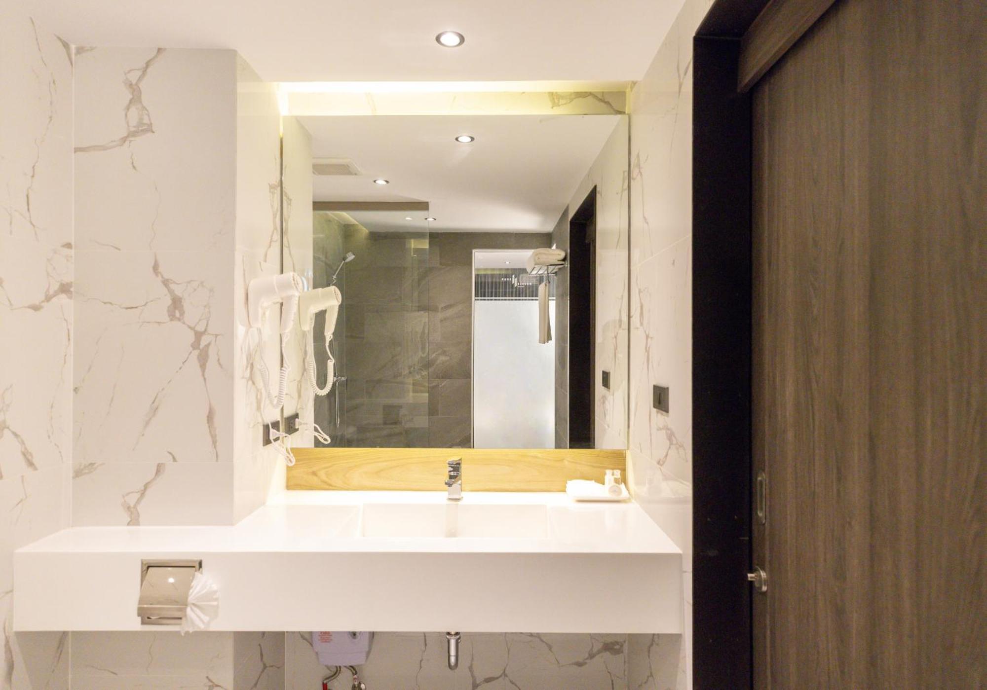 Pure Eleven Hotel Bangkok Makkasan Ngoại thất bức ảnh