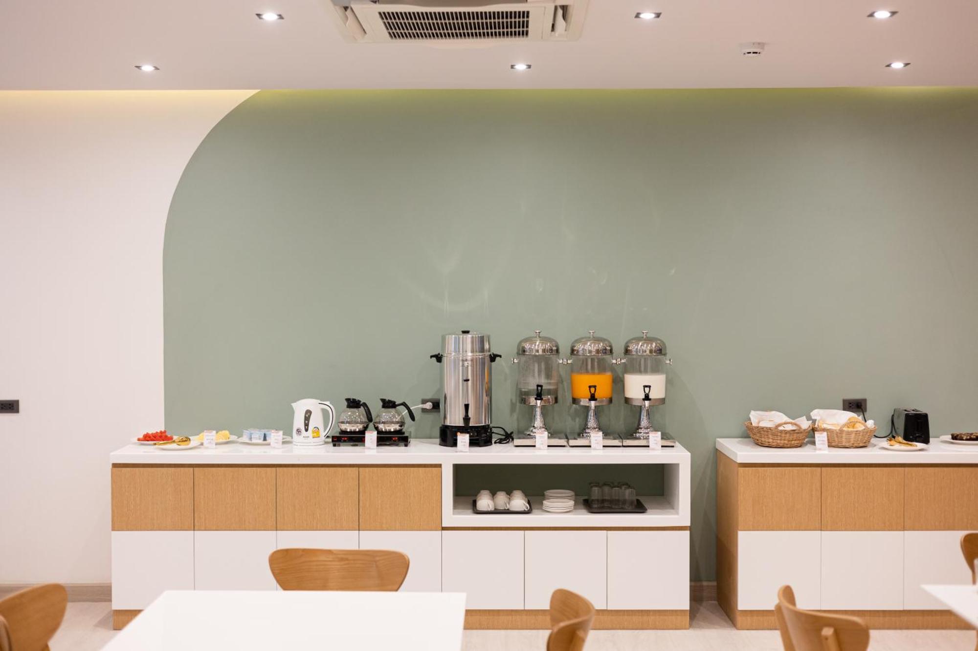 Pure Eleven Hotel Bangkok Makkasan Ngoại thất bức ảnh